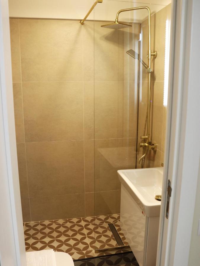 Mina City Center Apartment Amzei Bukarest Eksteriør billede